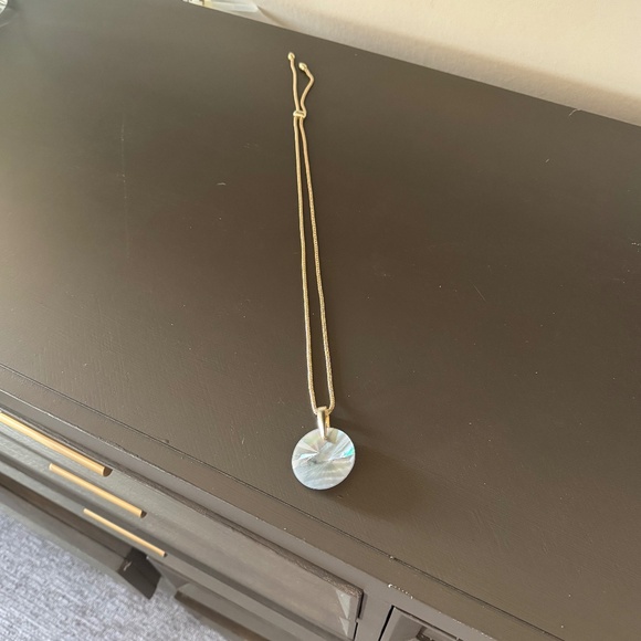 Kendra Scott Jolie Pendant necklace - Picture 2 of 5